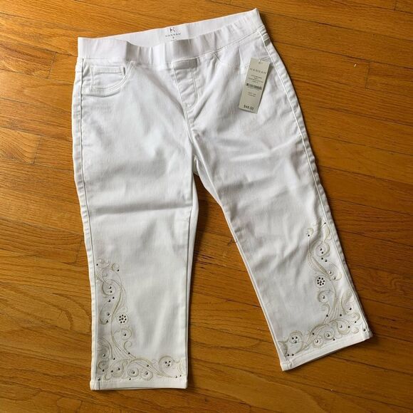 — Hannah — Beautiful Small White Capris NWT  - Picture 11 of 11